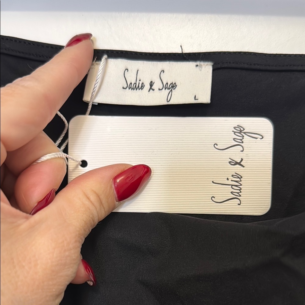 Sadie & Sage Black Camisole Top - Picture 4 of 4
